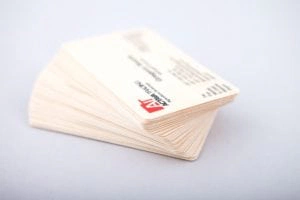 Unikt visitkort i trä